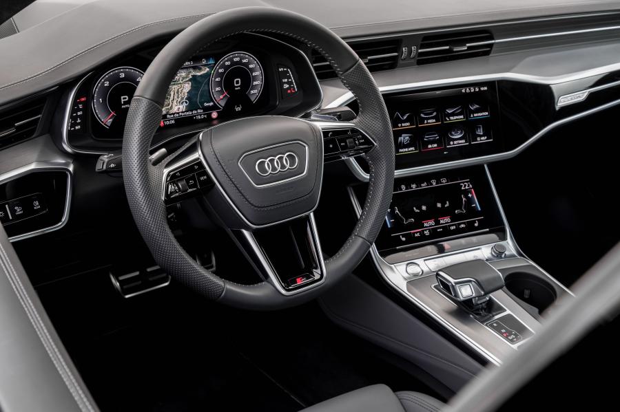 Интерьер Audi A6 40 TDI Quattro (C8) 2018 года  (WW) (фото 9 из 24)